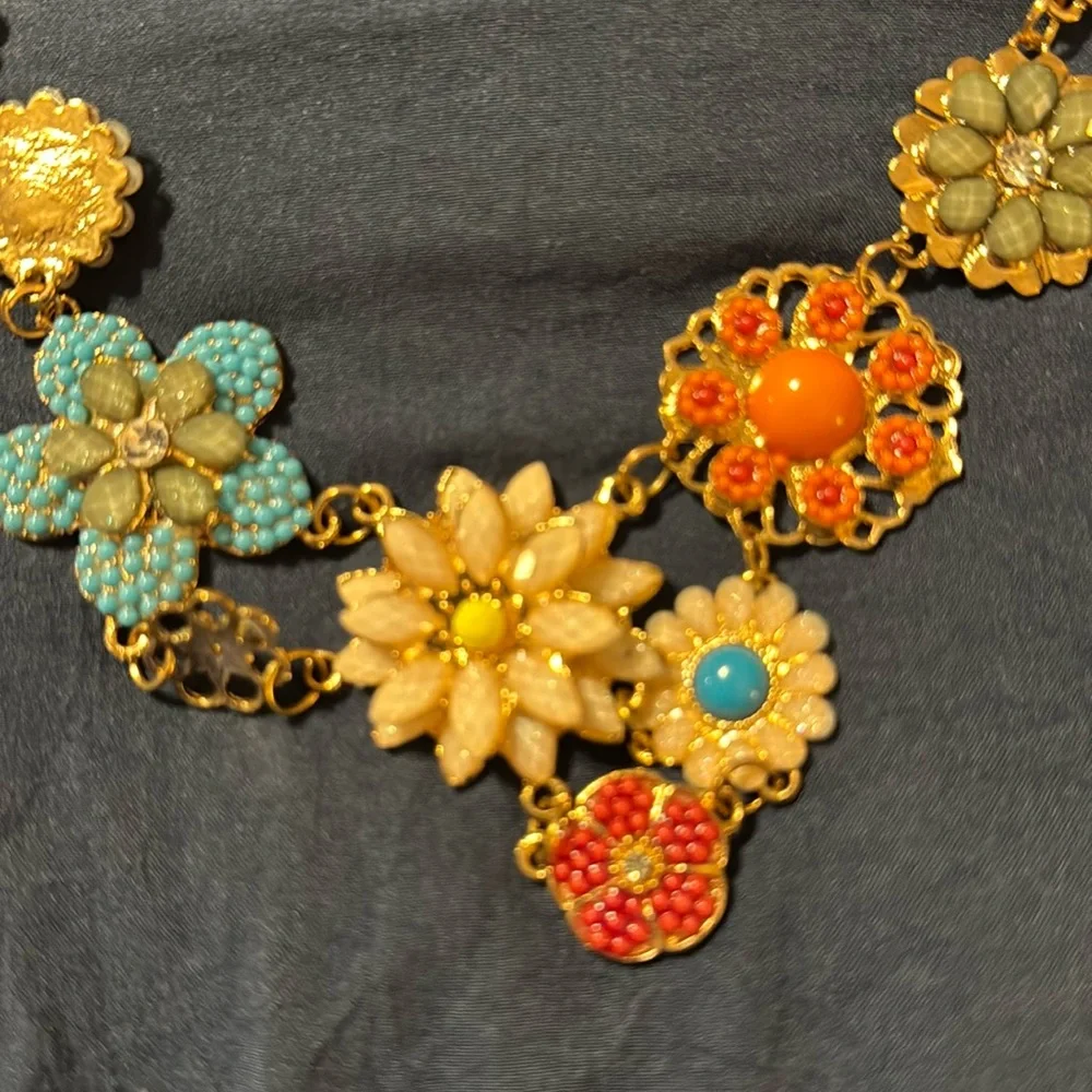 Multicolor acrylic flower necklace on chunky gold chain